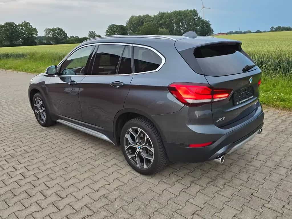 BMW X1 sDrive 20 i xLine LED Leder Alu AHK 07/2020-photo-4