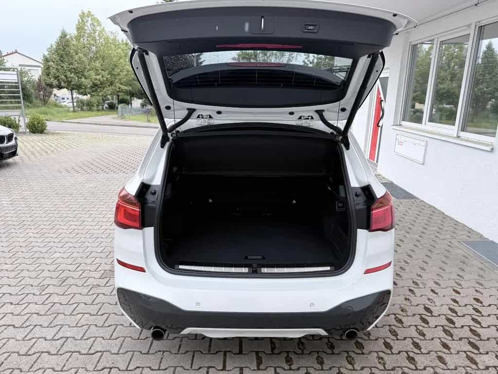 BMW X1 xDrive20i M Sport Aut M19" PANO KAMERA eSitze 09/2017-photo-8