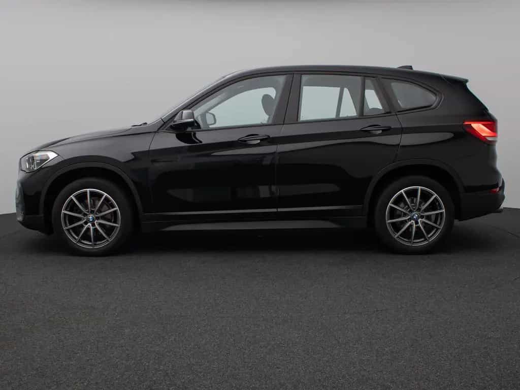 BMW X1 sD18i Parkassistent DAB Sportsitz LED 18Zoll 02/2022-photo-10