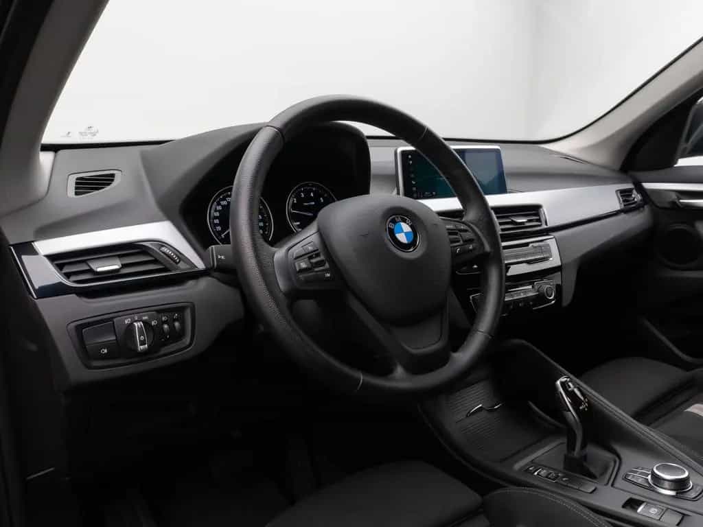 BMW X1 sD18i Parkassistent DAB Sportsitz LED 18Zoll 02/2022-photo-19