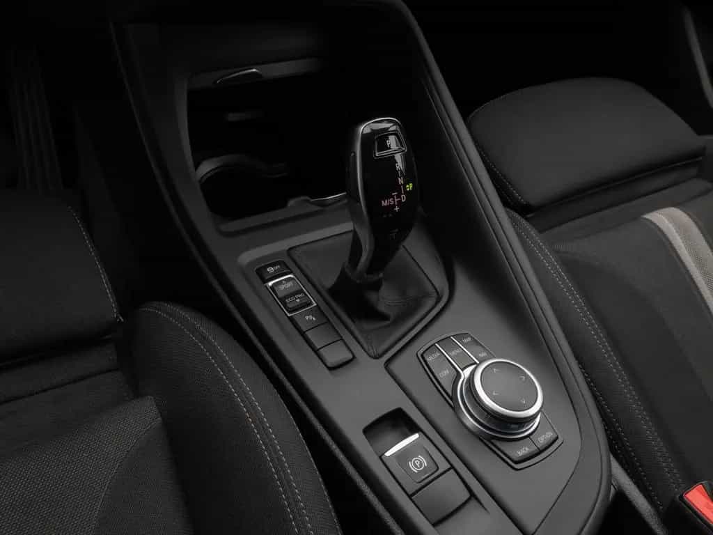 BMW X1 sD18i Parkassistent DAB Sportsitz LED 18Zoll 02/2022-photo-21