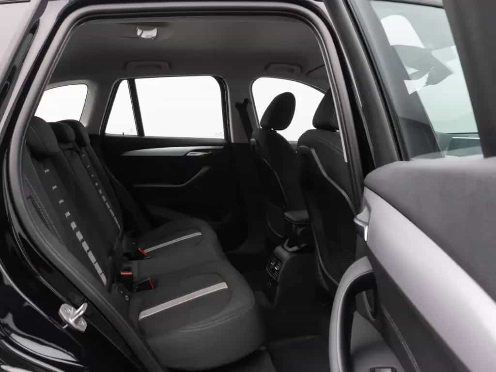 BMW X1 sD18i Parkassistent DAB Sportsitz LED 18Zoll 02/2022-photo-25