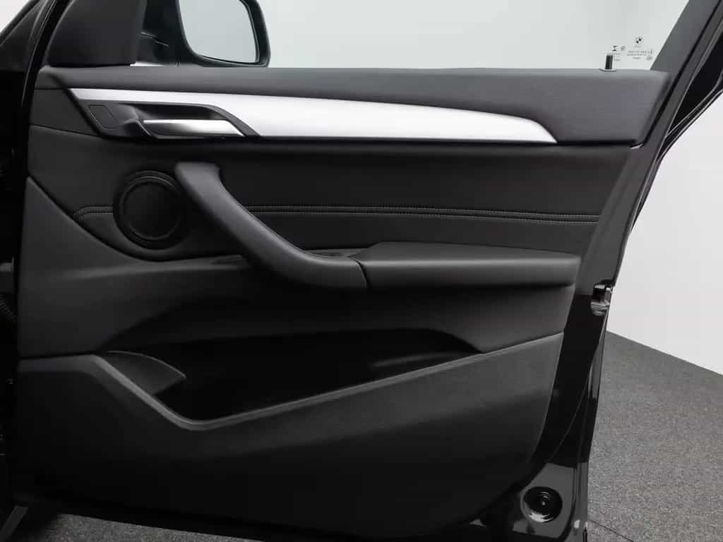BMW X1 sD18i Parkassistent DAB Sportsitz LED 18Zoll 02/2022-photo-27