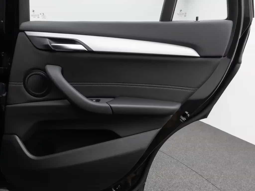 BMW X1 sD18i Parkassistent DAB Sportsitz LED 18Zoll 02/2022-photo-28