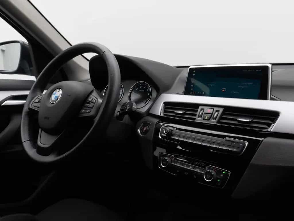 BMW X1 sD18i Parkassistent DAB Sportsitz LED 18Zoll 02/2022-photo-33