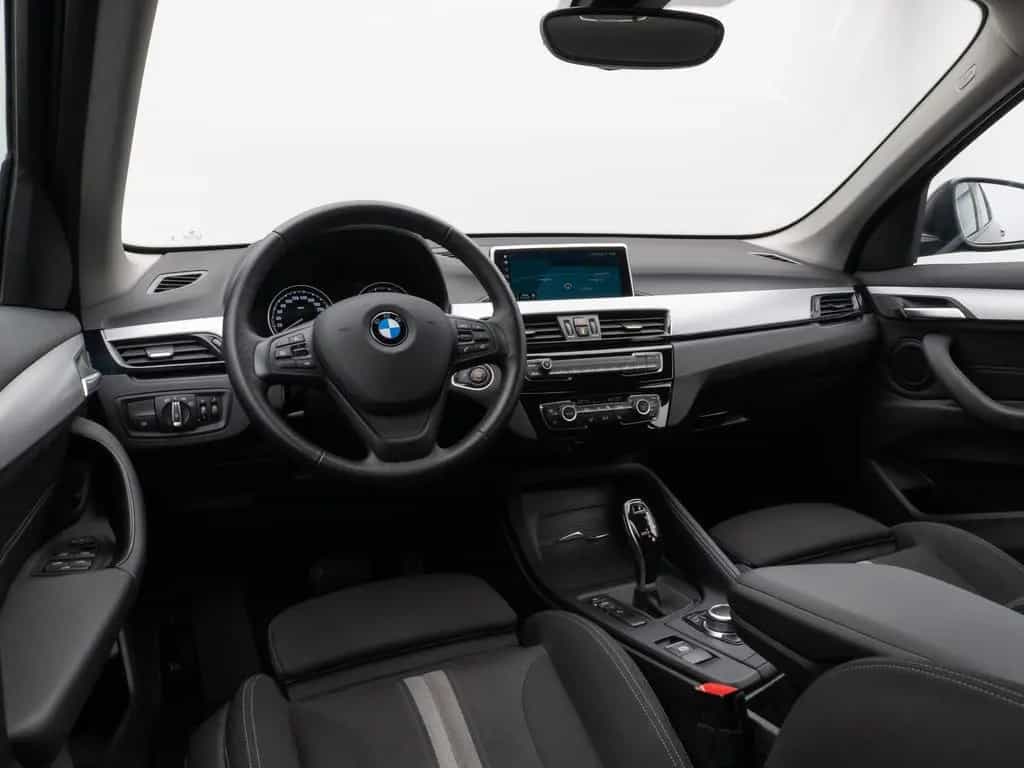 BMW X1 sD18i Parkassistent DAB Sportsitz LED 18Zoll 02/2022-photo-34