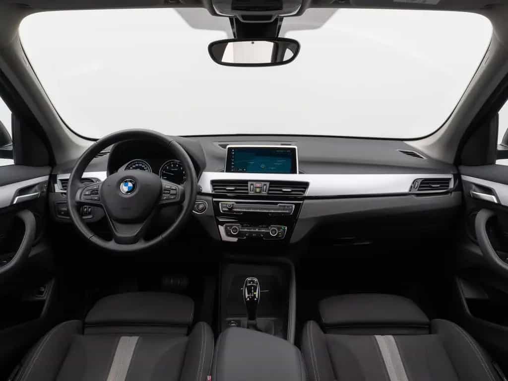 BMW X1 sD18i Parkassistent DAB Sportsitz LED 18Zoll 02/2022-photo-35