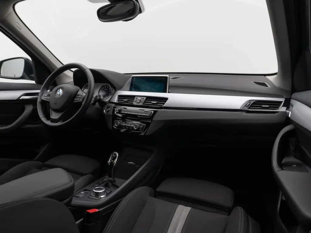 BMW X1 sD18i Parkassistent DAB Sportsitz LED 18Zoll 02/2022-photo-36