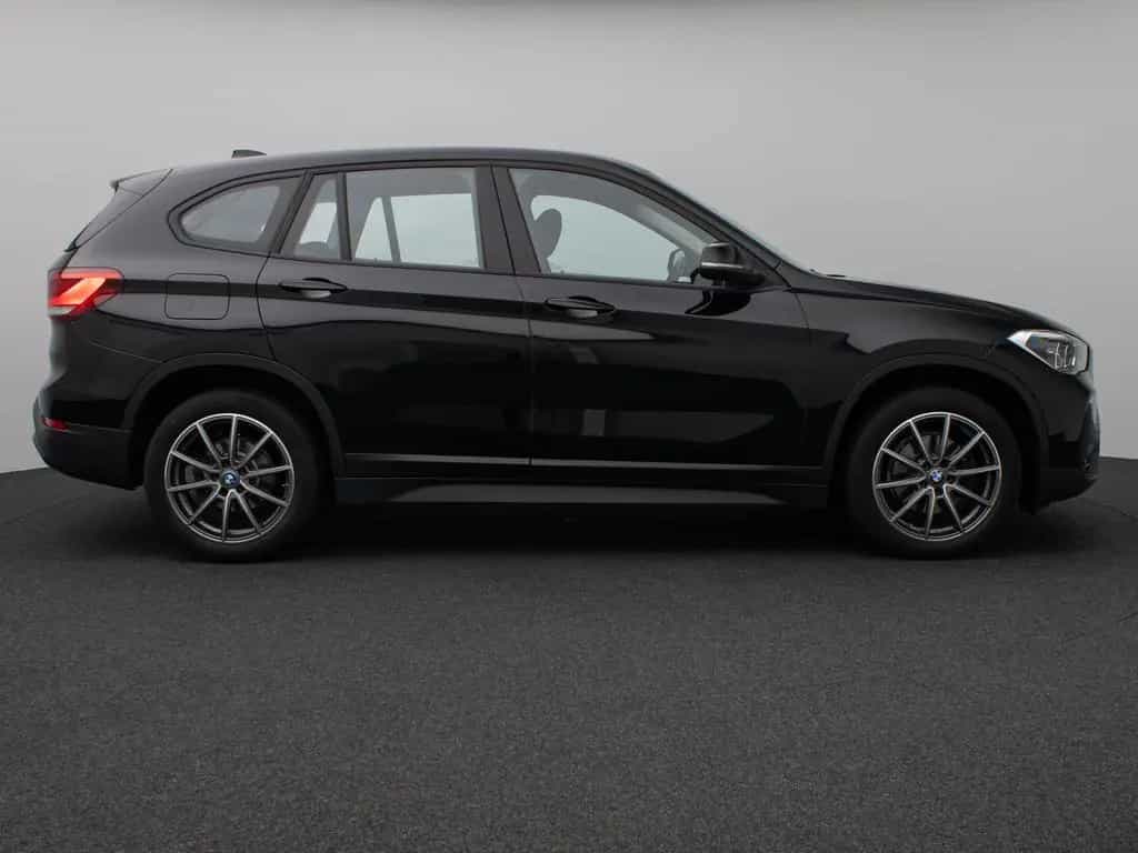 BMW X1 sD18i Parkassistent DAB Sportsitz LED 18Zoll 02/2022-photo-4