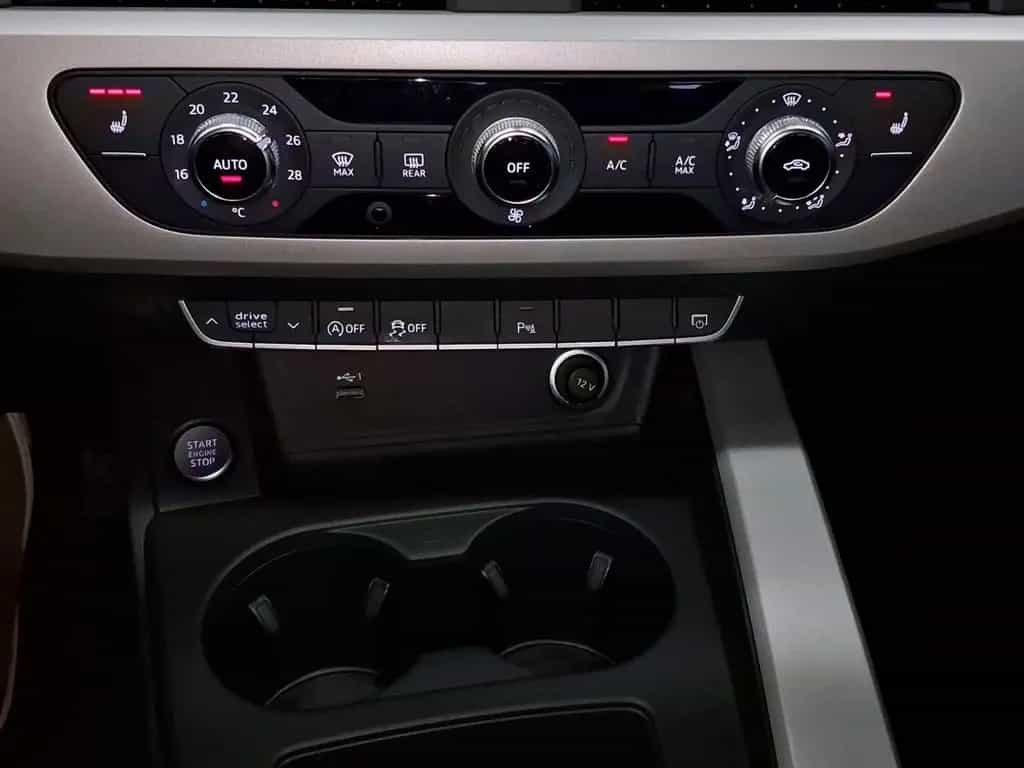Audi A4 Av 40 TFSI quattro,1.Hand,Navi,LED,ACC,S-Heft 11/2021-photo-17