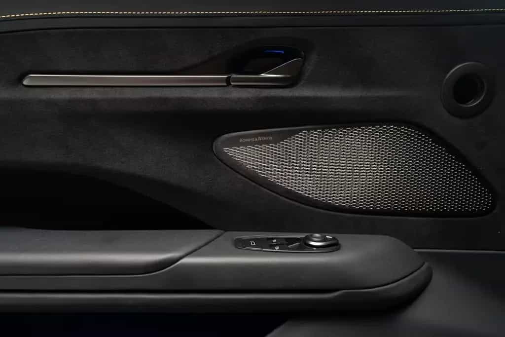 Aston Martin V8 Vantage 07/2024-photo-11