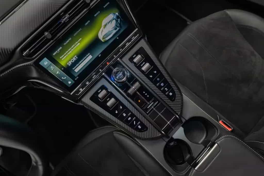 Aston Martin V8 Vantage 07/2024-photo-16