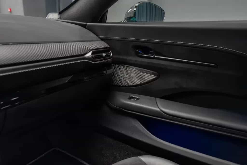 Aston Martin V8 Vantage 07/2024-photo-17