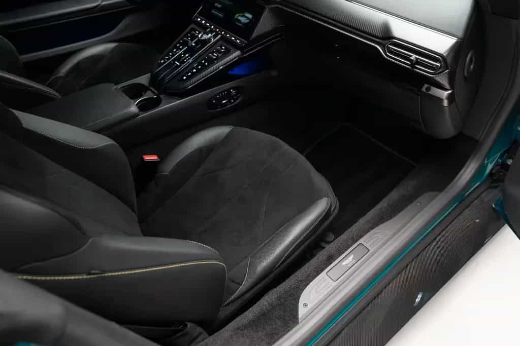 Aston Martin V8 Vantage 07/2024-photo-34