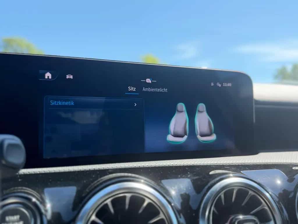 Mercedes-Benz A 200 AMG/Pano/360°Kamera/Memory/Head-Up/Spur/ 05/2023-photo-31