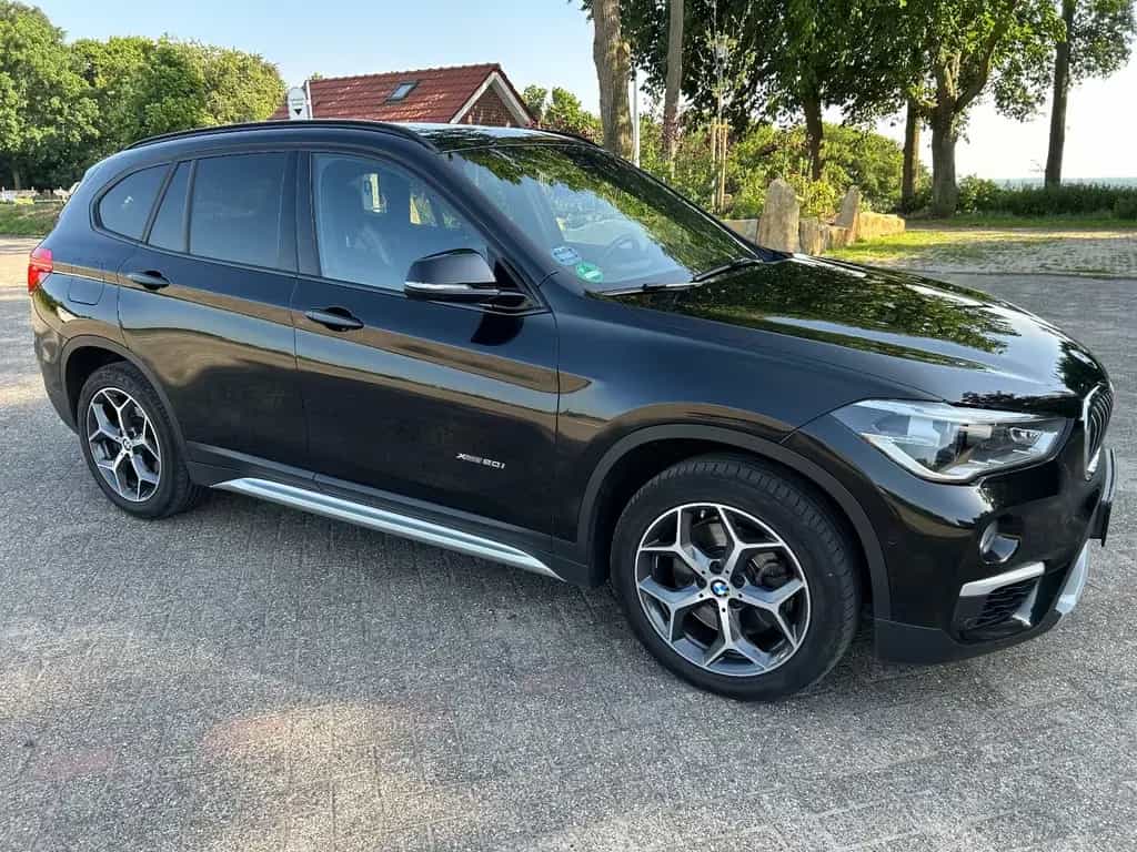 BMW X1 xDrive 20 i xLine/Pano/HUD/LED/Ahk !! 08/2017-photo-1