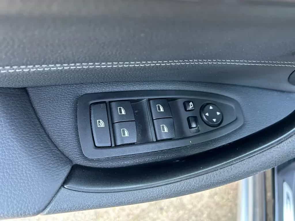 BMW X1 xDrive 20 i xLine/Pano/HUD/LED/Ahk !! 08/2017-photo-21