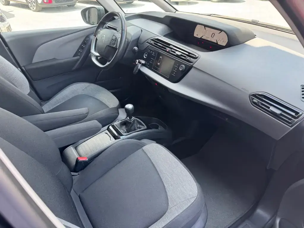 Main__Slider__Photo:Citroën C4 Picasso /Spacetourer Feel 1.2 96 kW /Panorama 02/2018-1