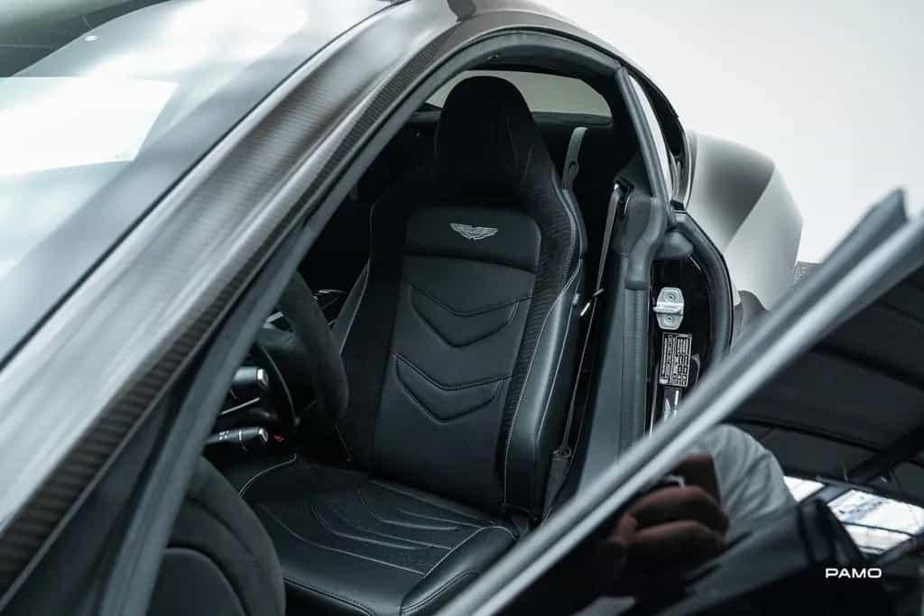 Aston Martin DBS | 1/300, Carbon, Titanium 02/2024-photo-12