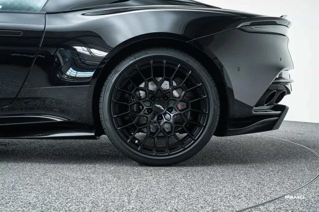 Aston Martin DBS | 1/300, Carbon, Titanium 02/2024-photo-15