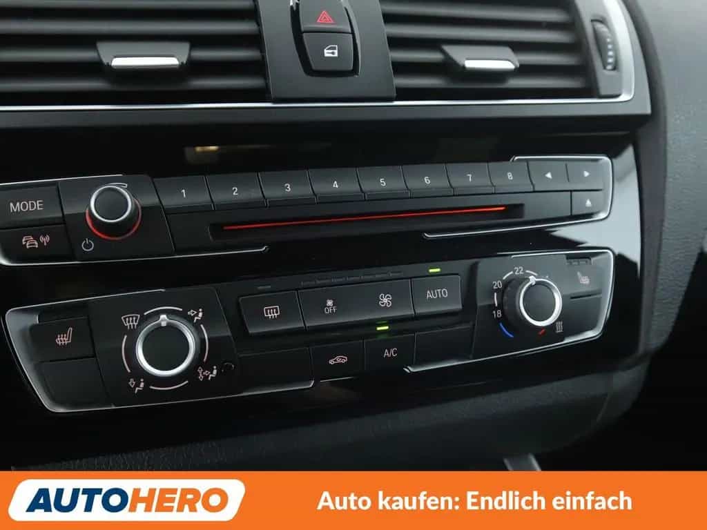 BMW 125 1er 125i M Sport Aut.*NAVI*TEMPO*PDC*SHZ*KLIMA* 02/2017-photo-24