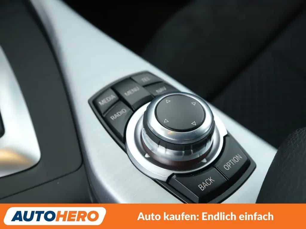 BMW 125 1er 125i M Sport Aut.*NAVI*TEMPO*PDC*SHZ*KLIMA* 02/2017-photo-25