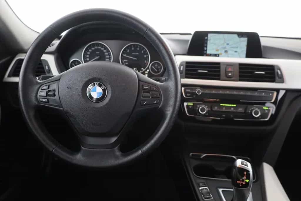BMW 318 i Touring Aut. LED Navi Sitzheizung Tempomat 11/2018-photo-10