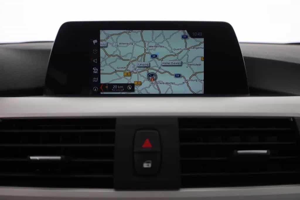 BMW 318 i Touring Aut. LED Navi Sitzheizung Tempomat 11/2018-photo-11