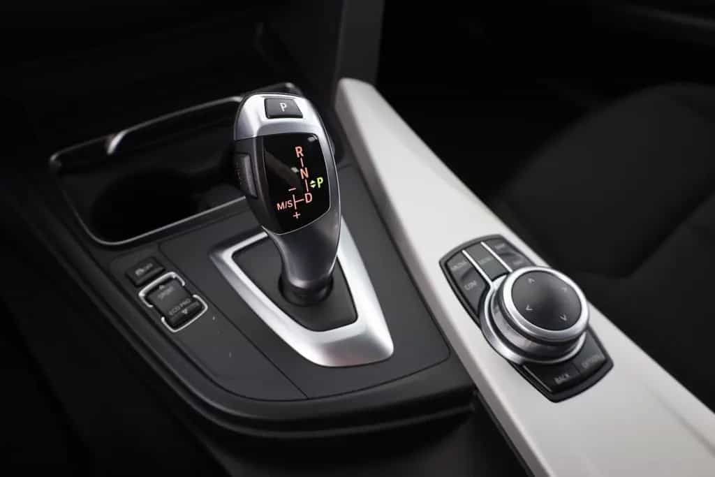 BMW 318 i Touring Aut. LED Navi Sitzheizung Tempomat 11/2018-photo-13