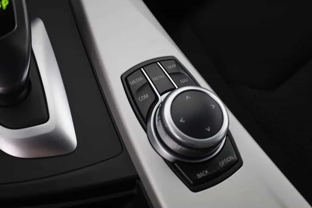 BMW 318 i Touring Aut. LED Navi Sitzheizung Tempomat 11/2018-photo-14