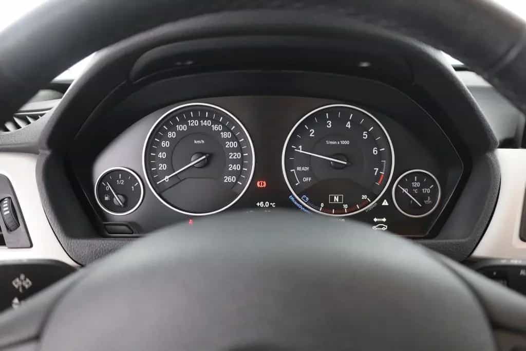 BMW 318 i Touring Aut. LED Navi Sitzheizung Tempomat 11/2018-photo-16