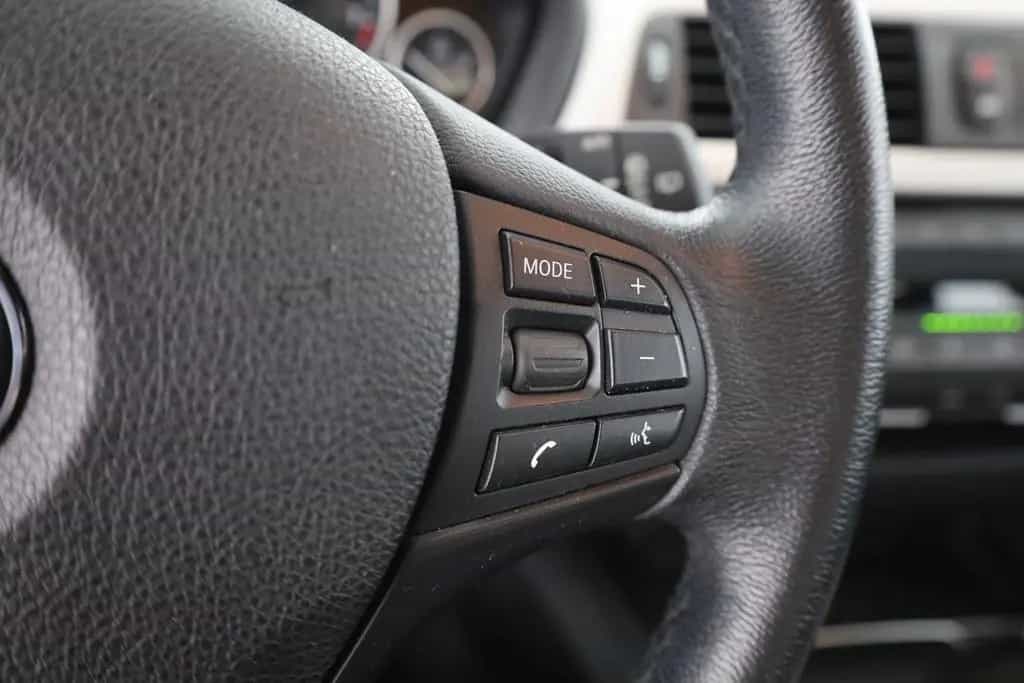 BMW 318 i Touring Aut. LED Navi Sitzheizung Tempomat 11/2018-photo-18
