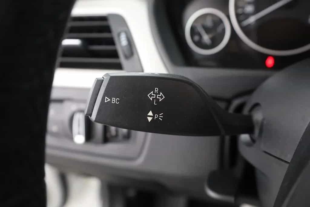 BMW 318 i Touring Aut. LED Navi Sitzheizung Tempomat 11/2018-photo-19