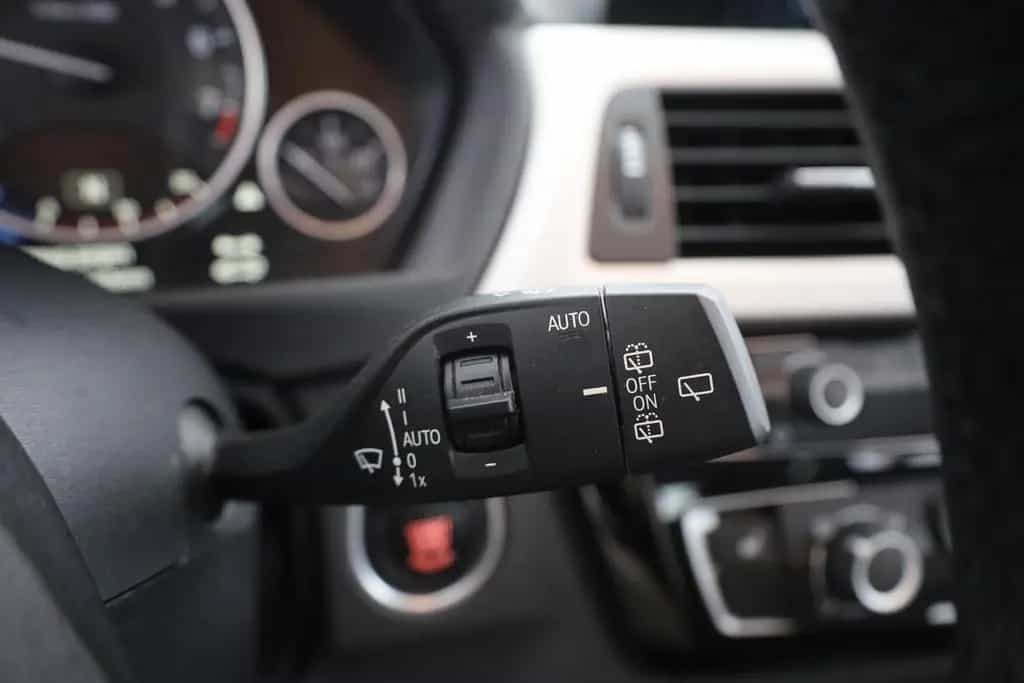 BMW 318 i Touring Aut. LED Navi Sitzheizung Tempomat 11/2018-photo-20
