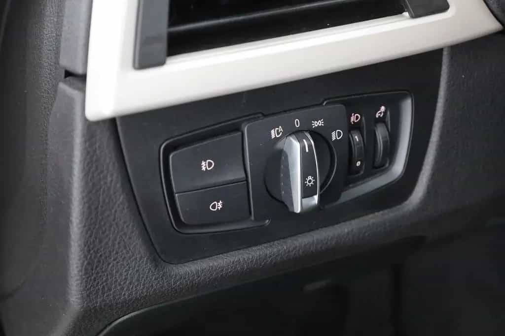 BMW 318 i Touring Aut. LED Navi Sitzheizung Tempomat 11/2018-photo-21