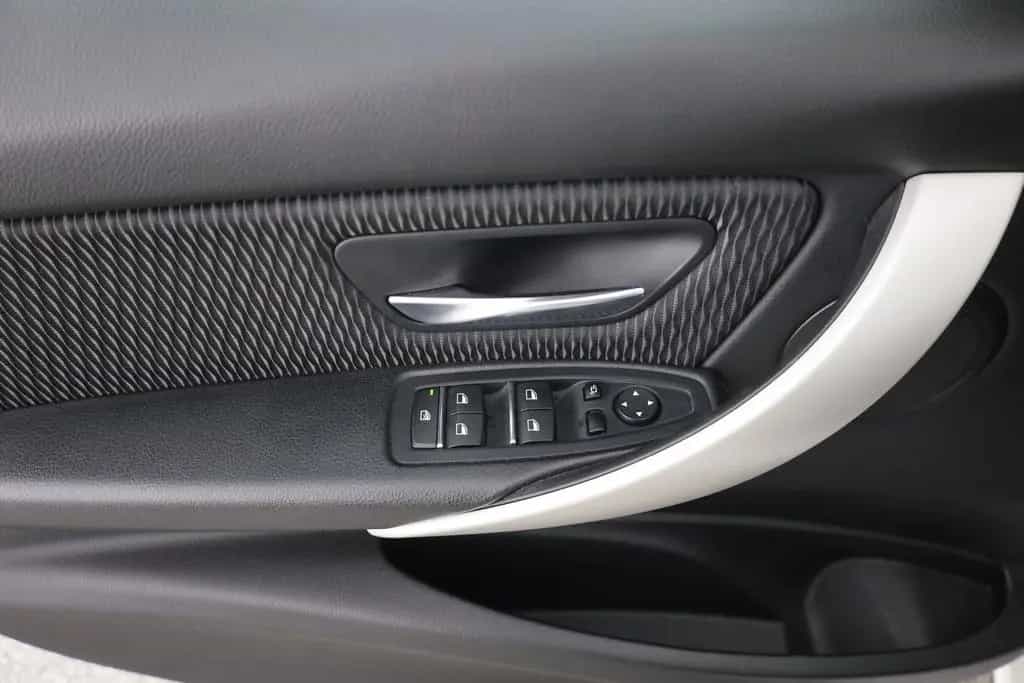 BMW 318 i Touring Aut. LED Navi Sitzheizung Tempomat 11/2018-photo-22