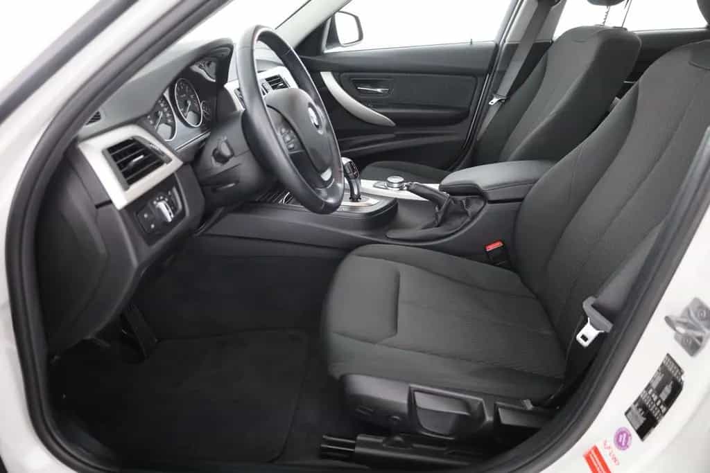 BMW 318 i Touring Aut. LED Navi Sitzheizung Tempomat 11/2018-photo-23