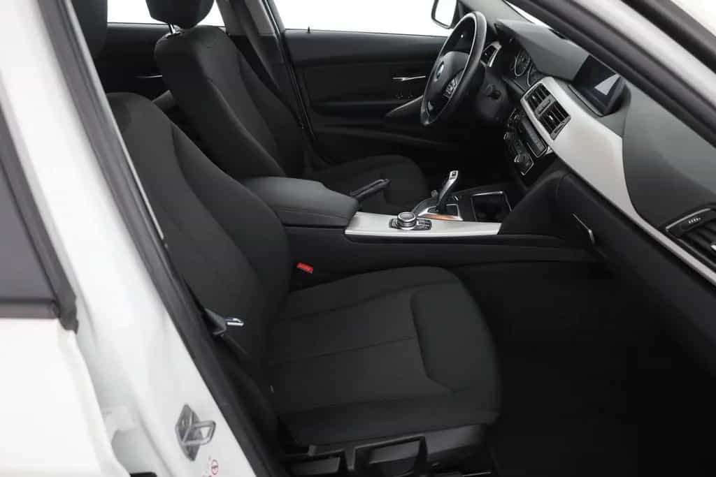 BMW 318 i Touring Aut. LED Navi Sitzheizung Tempomat 11/2018-photo-24