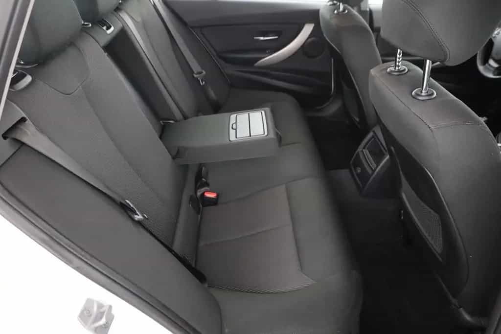 BMW 318 i Touring Aut. LED Navi Sitzheizung Tempomat 11/2018-photo-25