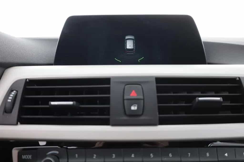 BMW 318 i Touring Aut. LED Navi Sitzheizung Tempomat 11/2018-photo-28