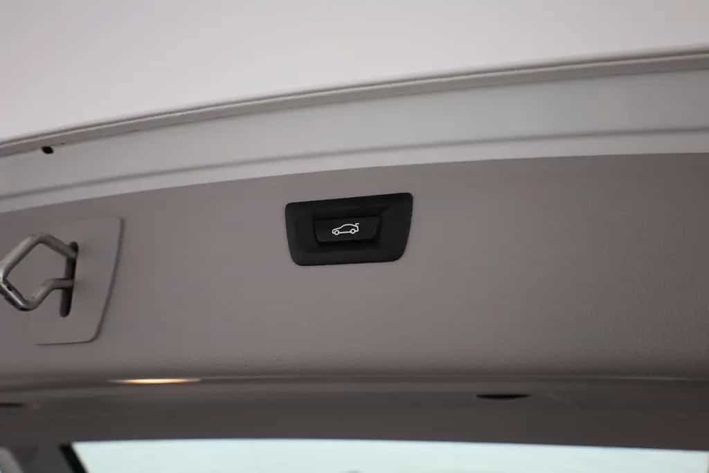 BMW 318 i Touring Aut. LED Navi Sitzheizung Tempomat 11/2018-photo-29