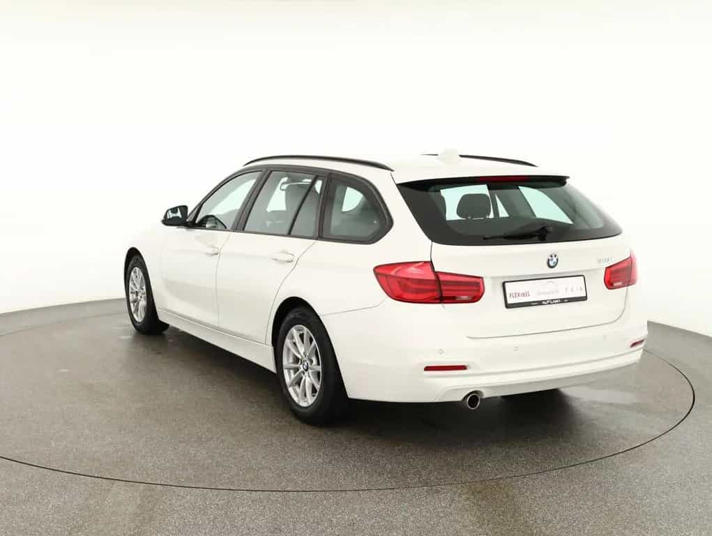 BMW 318 i Touring Aut. LED Navi Sitzheizung Tempomat 11/2018-photo-3