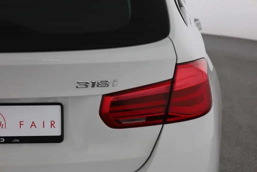 BMW 318 i Touring Aut. LED Navi Sitzheizung Tempomat 11/2018-photo-31