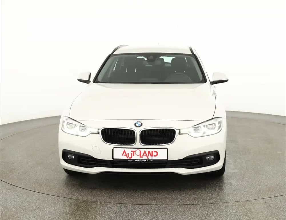 BMW 318 i Touring Aut. LED Navi Sitzheizung Tempomat 11/2018-photo-8