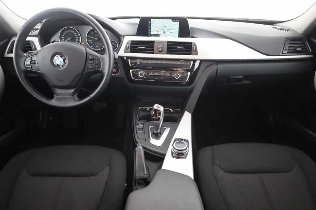 BMW 318 i Touring Aut. LED Navi Sitzheizung Tempomat 11/2018-photo-9