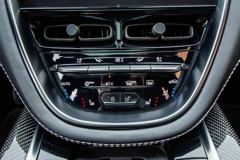 Aston Martin DBX 1 OWNER*14m ASTON WARRANTY*FULL SERVICE BOOK 07/2021-photo-27