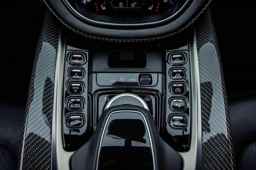 Aston Martin DBX 1 OWNER*14m ASTON WARRANTY*FULL SERVICE BOOK 07/2021-photo-28