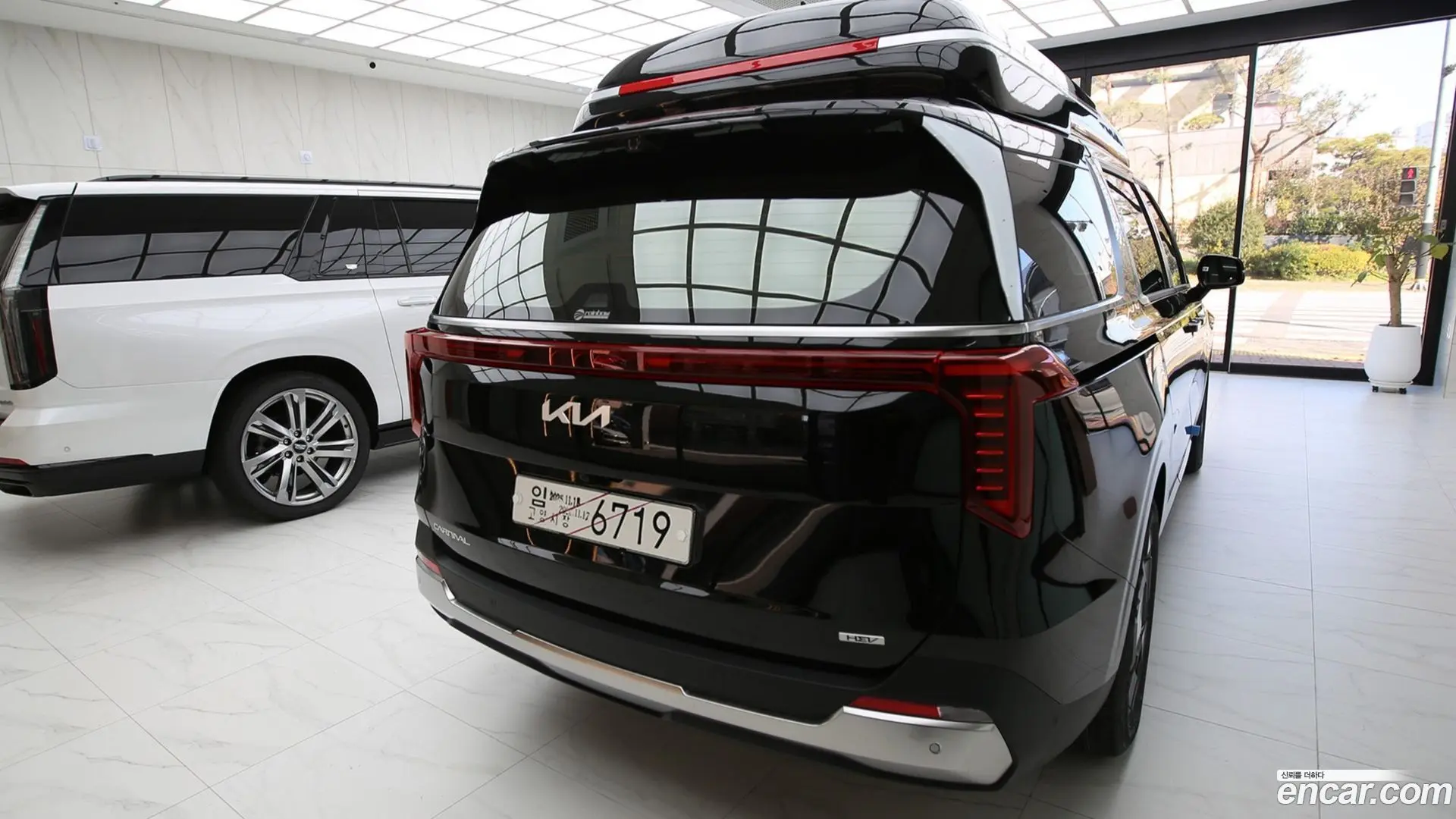 Main__Slider__Photo:Canival Kia 2025.8-1