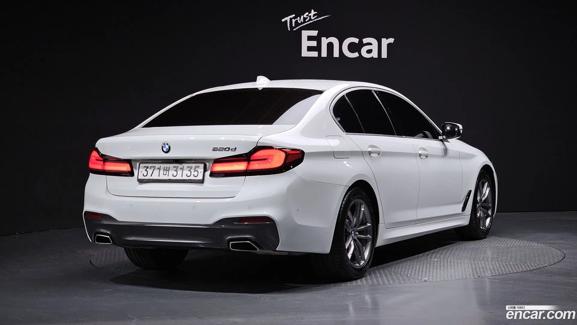 Main__Slider__Photo:5-Series BMW 2019.3-1