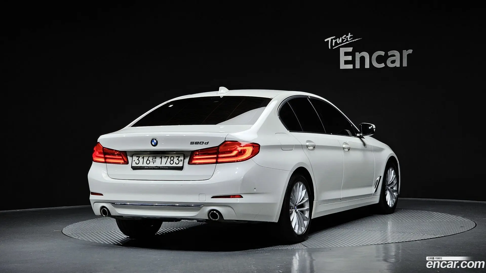 Main__Slider__Photo:5-Series BMW 2020.3-1